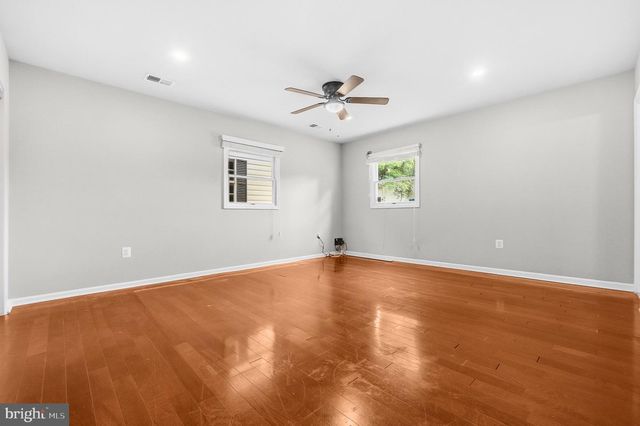 8200 LEGION DR, Lorton, VA 22079