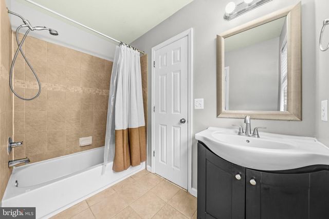 8200 LEGION DR, Lorton, VA 22079