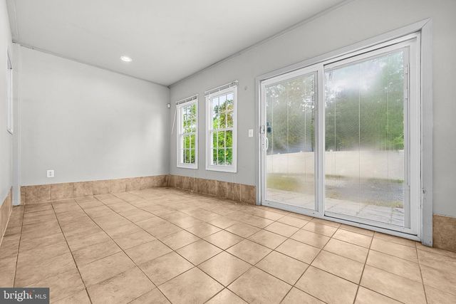8200 LEGION DR, Lorton, VA 22079