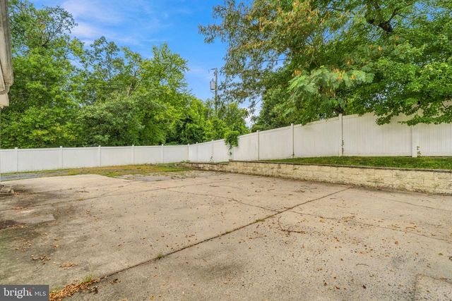 8200 LEGION DR, Lorton, VA 22079