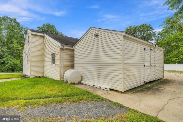 8200 LEGION DR, Lorton, VA 22079