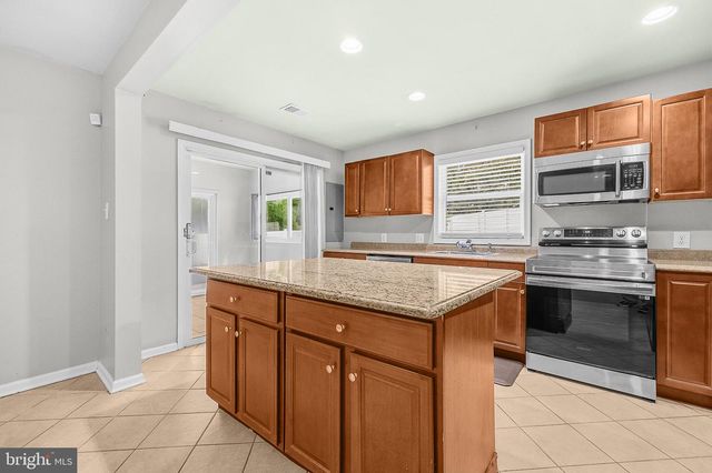 8200 LEGION DR, Lorton, VA 22079