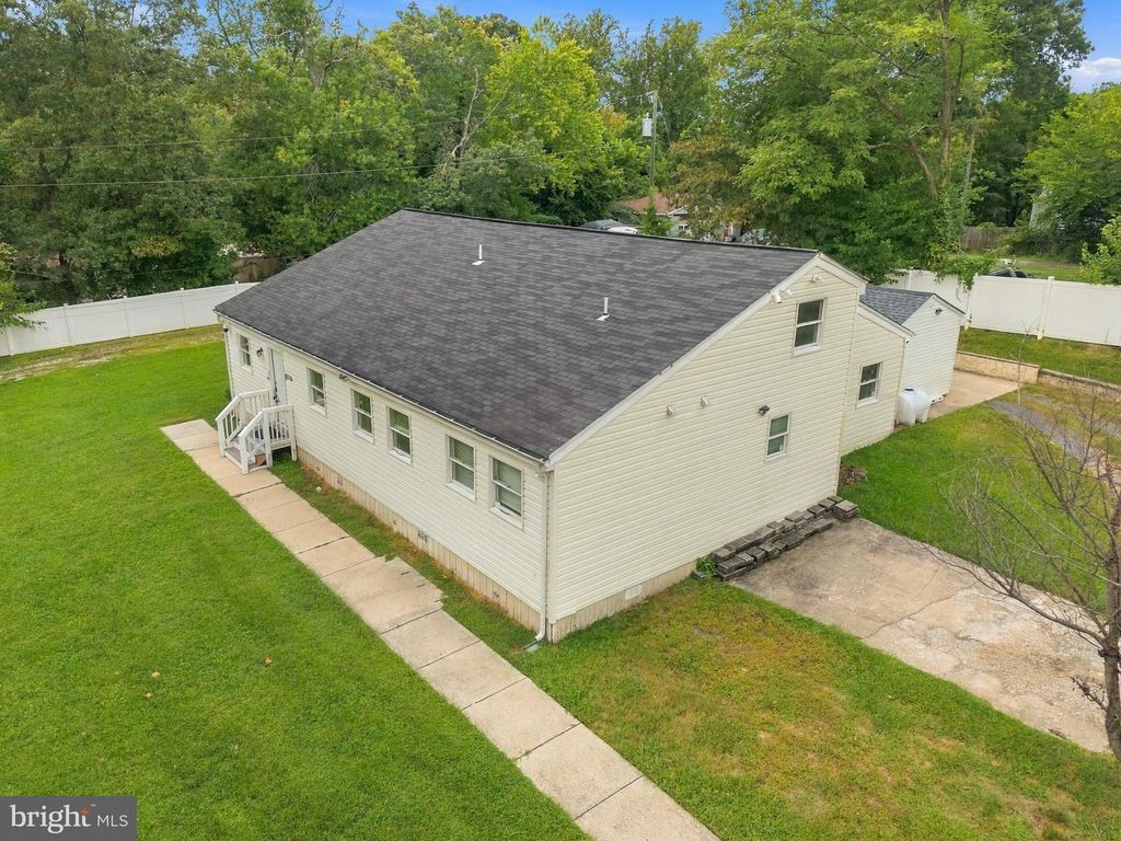 8200 LEGION DR, Lorton, VA 22079