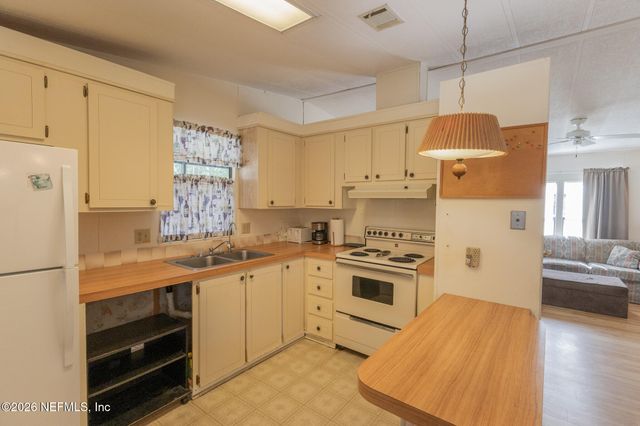 143 BAYOU Drive, Satsuma, FL 32189