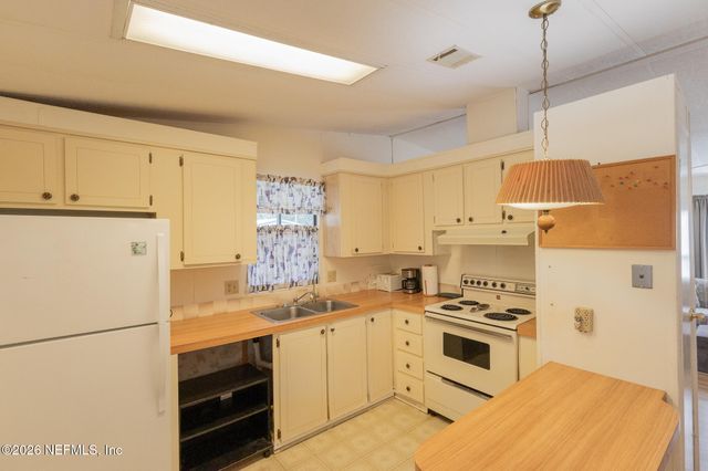 143 BAYOU Drive, Satsuma, FL 32189