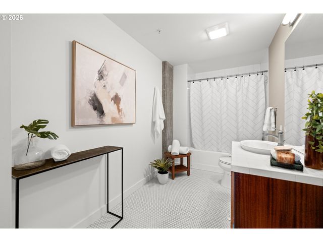 1926 W BURNSIDE St 1016, Portland, OR 97209