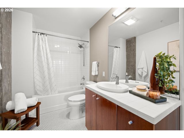 1926 W BURNSIDE St 1016, Portland, OR 97209