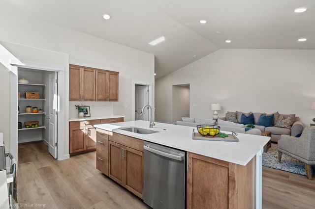 3099 Mt. Thielsen Drive 66, Medford, OR 97504