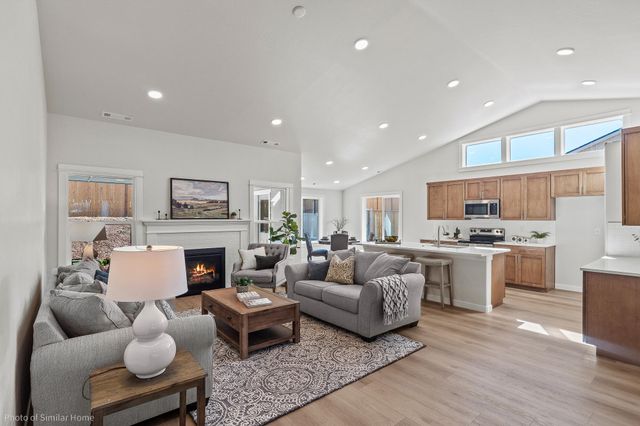 3099 Mt. Thielsen Drive 66, Medford, OR 97504