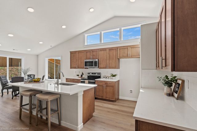 3099 Mt. Thielsen Drive 66, Medford, OR 97504