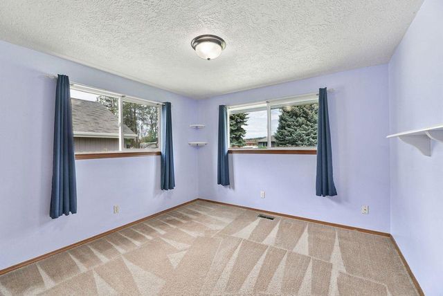 6915 W JOHANNSEN Ave, Nine Mile Falls, WA 99026