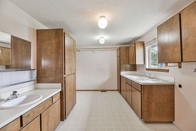 6915 W JOHANNSEN Ave, Nine Mile Falls, WA 99026
