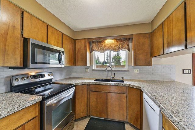 6915 W JOHANNSEN Ave, Nine Mile Falls, WA 99026