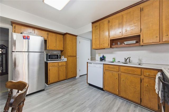 205 Orkney PL, Newport News, VA 23608