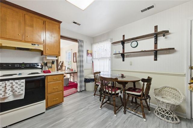 205 Orkney PL, Newport News, VA 23608