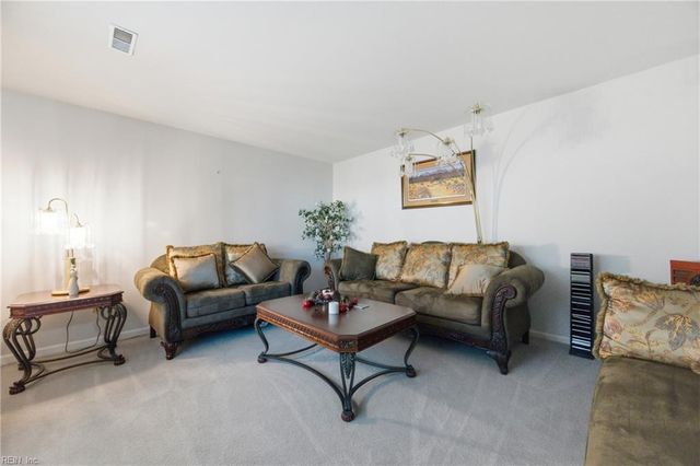 205 Orkney PL, Newport News, VA 23608