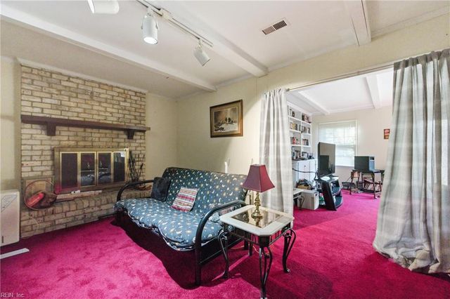 205 Orkney PL, Newport News, VA 23608