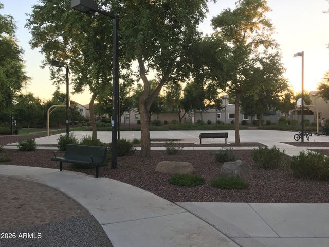 2048 W Monte Cristo Avenue, Phoenix, AZ 85023