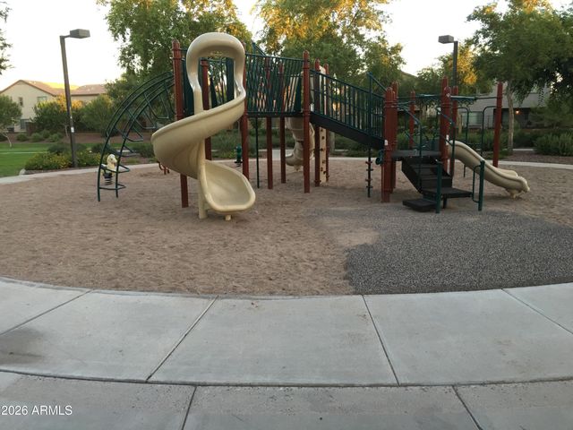 2048 W Monte Cristo Avenue, Phoenix, AZ 85023
