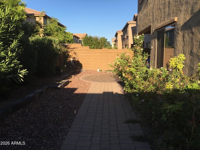 2048 W Monte Cristo Avenue, Phoenix, AZ 85023