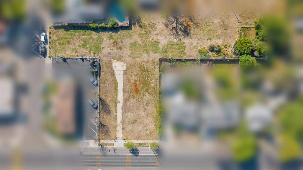 Image 1 of property listing at 271 S Lemoore Avenue, Lemoore, CA 93245