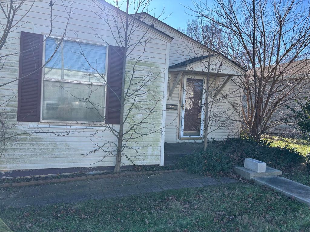 1312 W Tampa Street, Springfield, MO 65802