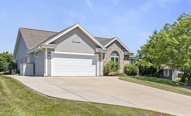2300 E Cody COURT, Oak Creek, WI 53154