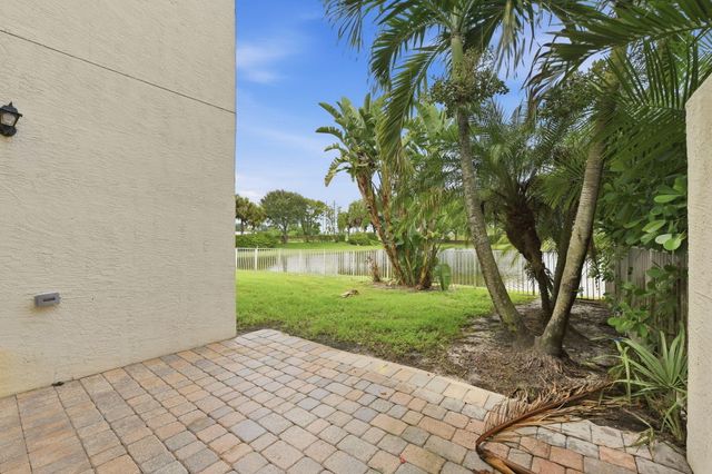223 Berenger Walk, Royal Palm Beach, FL 33414