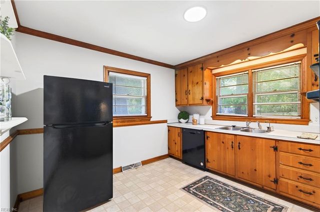 2 Larchmont CRES, Newport News, VA 23606