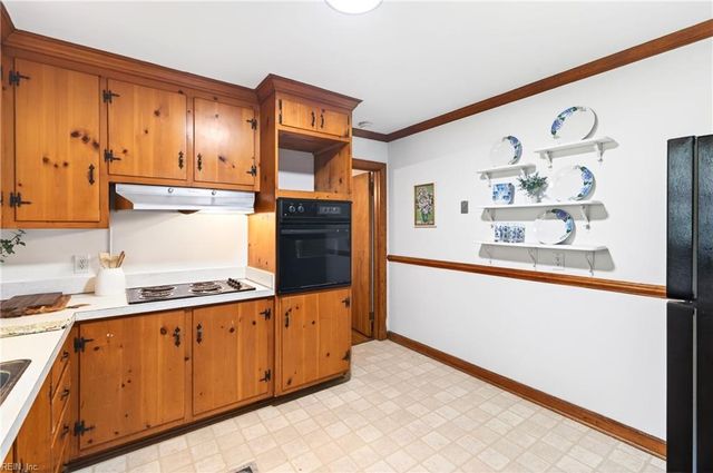 2 Larchmont CRES, Newport News, VA 23606