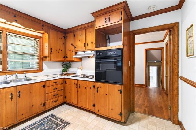 2 Larchmont CRES, Newport News, VA 23606