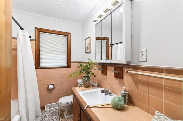 2 Larchmont CRES, Newport News, VA 23606