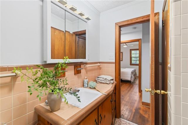 2 Larchmont CRES, Newport News, VA 23606