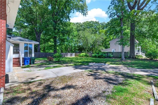 2 Larchmont CRES, Newport News, VA 23606