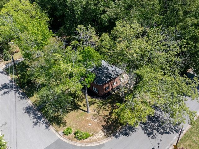 2 Larchmont CRES, Newport News, VA 23606