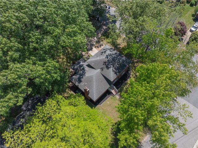 2 Larchmont CRES, Newport News, VA 23606
