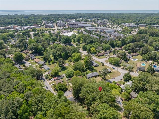 2 Larchmont CRES, Newport News, VA 23606