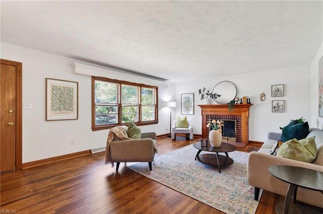 2 Larchmont CRES, Newport News, VA 23606
