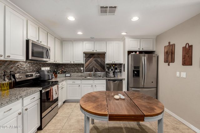 6717 E BOISE Street, Mesa, AZ 85205