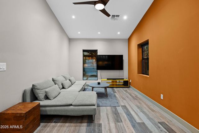 358 E Whitton Avenue, Phoenix, AZ 85012