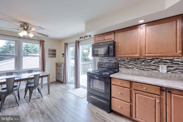 1074 HEARTHSTONE RD, Lancaster, PA 17603