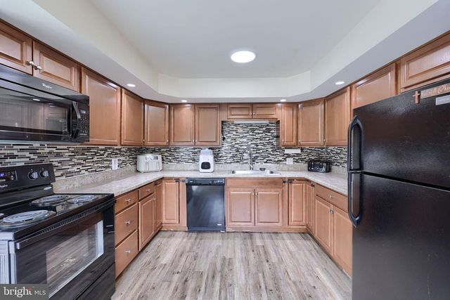 1074 HEARTHSTONE RD, Lancaster, PA 17603