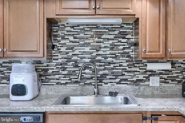 1074 HEARTHSTONE RD, Lancaster, PA 17603