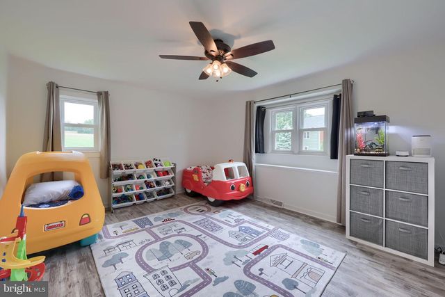 1074 HEARTHSTONE RD, Lancaster, PA 17603