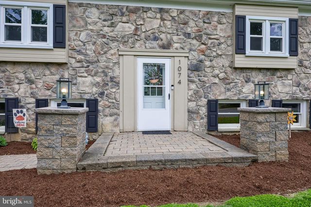 1074 HEARTHSTONE RD, Lancaster, PA 17603