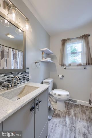 1074 HEARTHSTONE RD, Lancaster, PA 17603