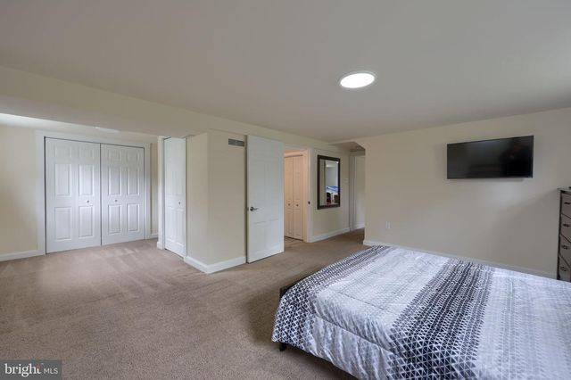 1074 HEARTHSTONE RD, Lancaster, PA 17603