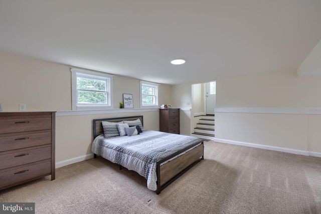 1074 HEARTHSTONE RD, Lancaster, PA 17603