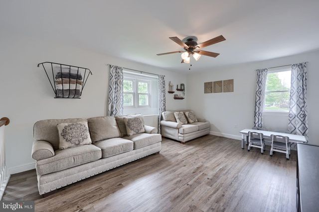 1074 HEARTHSTONE RD, Lancaster, PA 17603