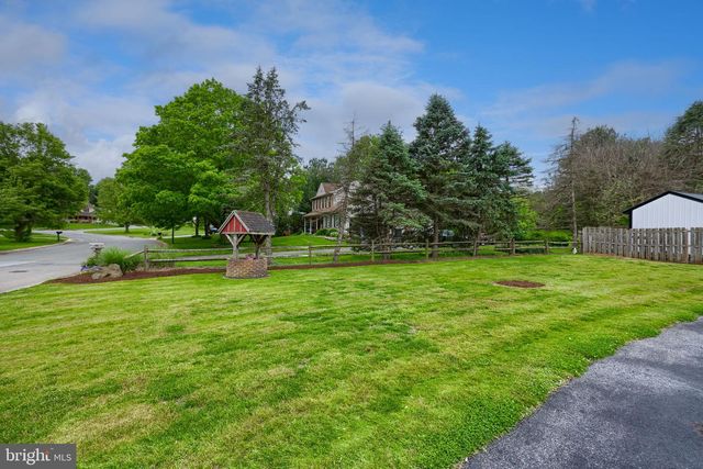 1074 HEARTHSTONE RD, Lancaster, PA 17603